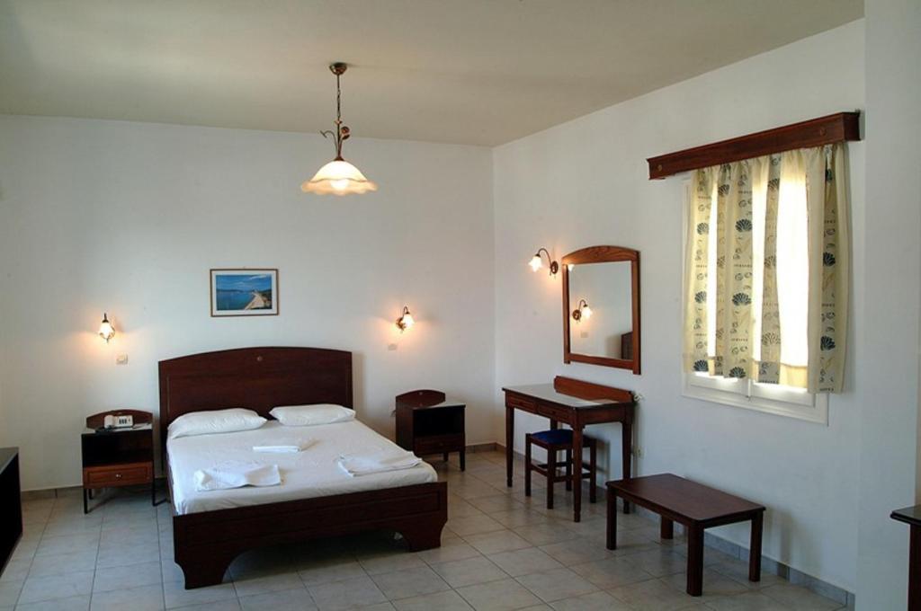 Gryspo'S Hotel Aegiali Chambre photo